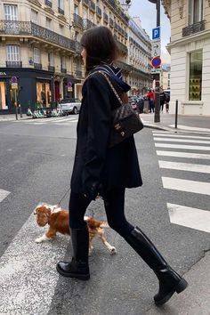 French Winter Style, French Winter Fashion, Leia Sfez, Women Boots Outfit, Stile Kylie Jenner, Winter Boots Outfits, Knee Boots Outfit, Black Boots Outfit