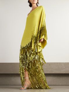 This Oscar de la Renta gown is crafted from a silk-blend fabric and features a single wide sleeve, a dramatically fringed hem, and embellishments of sequins. It has a flowy silhouette and is ideal for evening events. Banquet Dress, Yellow Clothes, Red Carpet Ready, Guest Attire, Wide Sleeves, Angelina Jolie, Net A Porter, Sequin Dress, Women Collection