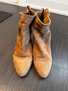 Worn as per photos Still in good condition outside  Worn soles Size 7 can fit women's 6.5 Comfortable Suede Boots, Boot Shoes Women, Womens Boots, Shoe Boots, Size 7, Women Shoes, Boots