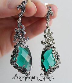 Armenian jewelry Marcasite Emerald green EARRINGS Very long Green accessories Tudor victorian reneissance SILVER 925 green dress jewelryWE MAKE THIS SET IN ANY COLOR (stone): RED, BLUE, BLACK, BROWN, GREEN, PINK, etc.EARRINGS (sterling silver 925, lab topaz): Length: 6.5cm = 2.6 inchWeight: 16.1 grams.RING ( sterling silver 925, lab topaz)Weigh: 9 gramsShipping time:Europe 3-5 weeks.USA and other countries 3-5 weeksI don`t accept returns and  exchanges.Request a cancellation within: 1 hour of pu Formal Jewelry With Intricate Design And Emerald, Formal Emerald Jewelry With Intricate Design, Formal Intricate Emerald Jewelry, Green Oval Jeweled Jewelry, Victorian Baroque Formal Jewelry, Green Sterling Silver Jewelry With Jewels, Sterling Silver Green Jewelry With Jewels, Antique Silver Baroque Style Jewelry, Antique Silver Baroque Jewelry