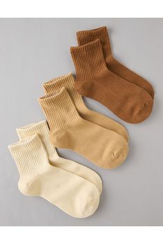 Made from a soft cotton blend/4.5" height hits a few inches above the ankle/Ribbed cuffs/3-pack Boyfriend Socks, Brown Socks, Orange Socks, Holiday Wishlist, White Jeans Men, Aerie Bras, Athletic Fit Jeans, Dream Jeans, Comfy Socks