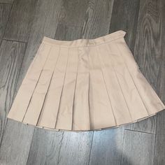 Worn Once For A Photoshoot Fall Beige Pleated Mini Skirt, Fall Pleated Beige Mini Skirt, Beige Mini Pleated Skirt For Fall, Fall Beige Mini Pleated Skirt, Beige Pleated Skirted Skort, Beige Pleated Skort, Beige Pleated Skorted Skort, Spring Pleated Brown Tennis Skirt, Spring Brown Pleated Tennis Skirt