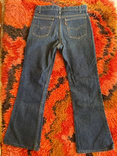 Orange Tab Levi’s 646 0217 Dark Denim Bell Bottom / Boot Leg / Flare JeansOrange tab from the 70s Talon zipperEXCELLENT condition with no stains or holesTag indicates size 32 X 30100% CottonMade in USAWaist 32"Rise 11. 5"Hips 19"Inseam 30"Leg Opening 9. 5" Kids Bell Bottoms, 70s Fashion Men, Fishnet Leggings, Printed Flare Pants, Cream Pants, Kick Flare Jeans, Satin Trousers, Classic Trousers, Beige Pants