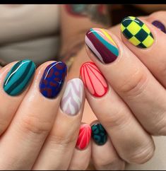 Funky Nails Short, Short Nail Manicure, Trend Nails, Funky Nail Art, Retro Nails, Magic Nails, Punk Nails, Subtle Nails, Minimalist Nail Art