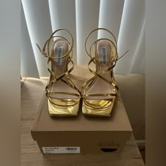 Brand New!! Size 6 Heel 4in With Box Gold Steve Madden Heels, White Gold Heels, Gold Heels Outfit Black Women, Gold Heels Aesthetic, Gold Heels Outfit, Grade Dresses, White And Gold Heels, Gold Heels Prom, Golden Heels