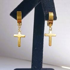 Brand New Men's Hanging Gold Cross Clip On Earrings 14k Yellow Gold Plated Sterling Silver Measurements 1.25" Tall X .5" Wide Retail Price $295 Buy With Confidence From A Top Rated Seller W/ A 99% + Rating! A0189 (Id-308-) Gold Cross Earrings, Buddhist Necklace, Platinum Chain, Horoscope Necklace, Mens Chain Necklace, Mens Accessories Jewelry, Cross Earrings, Mens Gold, Gold Cross