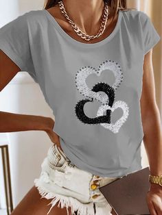 Heart/Cordate Loose Crew Neck Casual T-Shirt | justfashionnow Printed Tankini, Fashion Catalogue, Mens Casual Dress, Casual Tops For Women, Tees For Women, Boho Stil, Crew Neck Top, Casual T Shirt, Neck Pattern