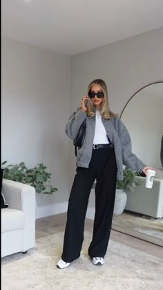 Wide Leg Trousers Outfit, Office Fits, Pants Outfit Casual, Trouser Outfit, Business Casual Outfits For Work, Stylish Work Attire, Office Outfits Women, Work Fits, Casual Work Outfit