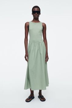 CONTRAST-PANEL MAXI DRESS - SAGE GREEN - Jersey dresses - COS Cos Dress, Voluminous Skirt, Mens Cardigan Sweater, Denim Sweater, Dress 2024, Green Midi Dress, Dress Trousers, New Arrival Dress, Black Midi Dress