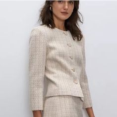 Aritzia Babaton Tweed Button Front Slightly Cropped Jacket Blazer. Never Worn. Aritzia Business Casual, Chic White Tweed Jacket With Button Closure, Elegant Cream Single Breasted Tweed Jacket, Elegant Cream Single-breasted Tweed Jacket, Elegant Cream Tweed Jacket Single Breasted, Elegant Tweed Jacket With Button Cuffs, Elegant Cream Tweed Blazer, White Single-breasted Tweed Jacket For Office, Beige Tweed Jacket With Button Closure For Spring