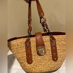 Michael Kors Santorini Straw Bag! Used Twice And In Great Condition! $298 Brand New 20” L X 11” W X 9” H Louie Bag, Straw Beach Bag, Straw Basket, Straw Bags, Santorini, Large Bags, Womens Tote Bags, Beach Bag, Happy Life