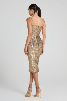 DESCRIPTION & FEATURES Meet NINA Gold; figure-hugging in luxurious sequin, this is the perfect sophisticated midi dress. Made from our exclusive gold stretch sequin fabric. This classic silhouette has a fully boned and fused under corset that cinches in the torso and waist for that perfect silhouette.It's boned to the front, back, and sides for the most comfortable cinching ever. Underwire cups keep you in place all day. NINA contours to the body and hugs in all the right places- Designed from our exclusive sequin - Fitted bodycon dress - Structured/corseted style with metal boning - Underwire bra cup - Fully lined for a smooth fit - Concealed zip - Featuring new gold-look detachable chain straps SIZE & FIT INFORMATION - Item runs to our size chart. Please refer here for the best fit. - Mo Medium Hairstyles For Girls, Under Corset, Coktail Dress, Nadine Merabi, Fitted Bodycon Dress, Outfit Wedding Guest, Bra Cup, Dresses Xxl, Sharp Dressed Man