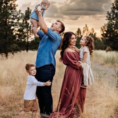 Boho Family Photoshoot Outfit, Family Photo Outfits Summer, Photo Shoot Dress, Dress For Photoshoot, Family Portrait Outfits, Fam Pics, Family Photos With Baby, Maternity Ideas, Boho Maternity