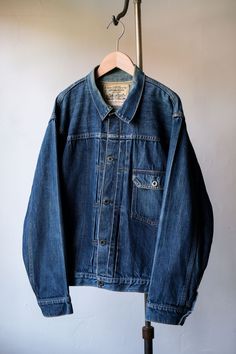 Levi's Vintage Clothing LVC 2000's Type1 Selvedge Buckle Denim Trucker Jacket  555 Factory Reproduction Made in USA SIZE 40 Shoulder：49cm Pit to pit：55cm Length：62cm Sleeve：58cm Welcome to our online store https://bansecondhandgoods.com/ Worldwide Shipping The official website provides credit card services,  please contact us via private message if necessary. Find us IG :  ban_secondhand_goods Thank you for checking us out :) Vintage Selvedge Denim Blue Outerwear, Vintage Selvedge Denim Outerwear, Long Sleeve Dark Wash Selvedge Outerwear, Vintage Selvedge Outerwear For Streetwear, Fall Denim Jacket With Selvedge And Long Sleeve, Fall Long Sleeve Selvedge Denim Jacket, Vintage Denim Jacket With Double-needle Stitching For Fall, Selvedge Denim Jacket, Swedish Army