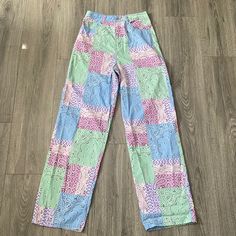 Supperrr Cute Patchwork Bandana Pants From H&M Brand New With Tags Awesome For Casual Appearances And Give A Little Bit Of A Retro Feel! Condition: Nwt Size: Women’s 4 Price: $20 Pls Note All Clothing Is Second Hand & May Contain Minor Wear & Tear, If I See It, I Make Note Of It!! Buy 3 Or More Items @ Orig. Price=Free Shipping***Add It To A Bundle, I’ll Make Ya A Deal!** Offers Welcomed!! Any Inquiries At All, Feel Free To Message Me About! Thank You For Visiting My Store, Check Out The Rest!! Trendy Pink Patchwork Pants, Summer Pink Patchwork Pants, High Waist Cotton Patchwork Pants, Trendy Patchwork Pants For Spring, Wide Leg Patchwork Bottoms For Spring, Multicolor Straight Leg Bottoms With Patchwork, Multicolor Patchwork Straight Leg Bottoms, Casual Blue Bottoms With Floral Patchwork, Summer Fitted Patchwork Pants