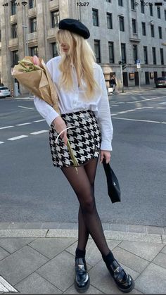 Tweed Skirt Outfit Aesthetic, Tweed Skirt Outfit Casual, Houndstooth Skirt Outfit Winter, Tweed Skirt Outfit Winter, Houndstooth Skirt Outfit, Tweed Skirt Outfit, Germany Outfits, Estilo Preppy Chic, Jenny Humphrey