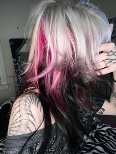 Short Grunge Hair, Look Grunge, Dyed Hair Inspiration, Hair Streaks, Hair Inspiration Short, Emo Hair, Pretty Hair Color, Hair Stylies, Alternative Hair