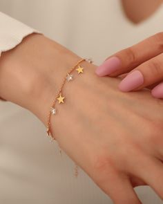 The "Dreamers Stars Bracelet" is an artistic masterpiece made of high-quality 925 sterling silver that adds a touch of elegance to your wrists. This magical bracelet captures the magic of the night sky, with its graceful star shapes crafted from alternating silver and cubic zirconia stones that swing gently on the wrist.

Thanks to its simple design, the Dreamers Stars bracelet can also be wonderfully combined with other bracelets to create a unique look. Magical Bracelet, Gatsby Ring, Treble Clef Necklace, Stars Bracelet, Seahorse Necklace, Magical Accessories, Retro Bracelet, Timeless Ring, Daisy Bracelet