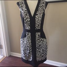 Sleeveless Dress Back Zip Pockets New With Tags Size 6. Great Style Super Cute On Black V-neck Sleeveless Dress For Work, Chic Lined Sleeveless Dress For Work, Dress Back, French Connection, Dress Backs, Zip Pockets, Sleeveless Dress, Black Dress, Midi Dress