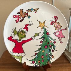 a plate with an image of dr seuss and the grin on it