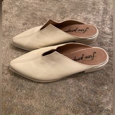 Super Cute For Fall And Spring! Made In Spain. Unfortunately They Don’t Fit Me But Trying To Find In My Size- Great Quality! Cream Leather Mules With Flat Heel, Casual Cream Mules With Flat Heel, Casual Cream Pointed Toe Mules, Cream Leather Flats With Cushioned Footbed, Cream Leather Flats For Spring, Cream Pointed Toe Casual Mules, Spring Cream Leather Flats, Casual Cream Almond Toe Mules, Cream Mules With Leather Sole For Spring