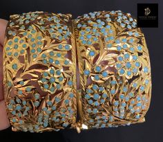 Jadau Bangles, Antique Gold Bangles, Punjabi Jewellery, Wedding Jewellry, Hyderabadi Jewelry, Antique Bangles, Gold Bangles For Women, Bride Floral