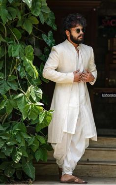 Shaadi Men Outfit, Indian Traditional Men Outfit, Indian Wedding Look Men, Indian Outfit For Men Wedding Style, Indian Traditional Wear Men, Indian Outfits For Men Wedding, Mens Wedding Outfit Indian, Indian Mens Clothing