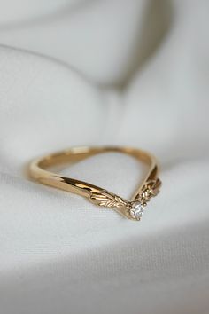 V Shape Ring Gold, Simple Diamond Rings, V Rings, Wedding Ring With Diamond, V Shaped Ring, V Shape Ring, خواتم خطوبة, Hand Jewelry Rings, Couple Ring Design