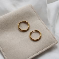 These simple hoop earrings are the perfect accessory for your everyday life. They look elegant and you don't have to take them off because they are made of stainless steel and are waterproof.🤍 Available in 3 sizes, the mm size corresponds to the diameter - If you have any questions, feel free to send me a message! Minimalist Gold-plated Cartilage Earrings, Minimalist Gold-plated Huggie Earrings, Gold Plated Minimalist Round Cartilage Earrings, Minimalist Gold Plated Huggie Earrings, Minimalist Tarnish-resistant Huggie Earrings, Gold Minimalist Cartilage Earrings For Everyday, Everyday Minimalist Gold Cartilage Earrings, Minimalist Rose Gold Tarnish-resistant Hoop Earrings, Gold Minimalist Tarnish-resistant Cartilage Earrings