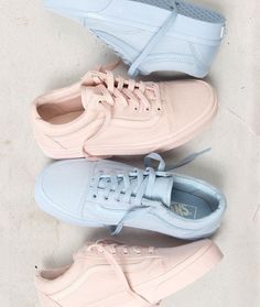 pinterest ☛ priincesssprisi ☻ Womens Shoes Sandals, Shoes Sneakers Casual, Sneaker Outfits, Trendy Womens Shoes, Vans Sneakers, Best Sneakers, Sneakers Outfit, Shoes Uk