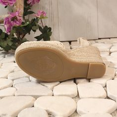 Product information: Material lining: no lining Scaffold shape: round head Color: black, cream White Shoe top material: cloth cover Size: 36.37, 38.39, 40.41, 42 Wearing method: Tape/cross belt Shoe Material: linen Style: Casual Packing list: Sandals*1 pair Product Image: Beige Platform Wedge Sandals With Round Toe, Beige Wedge Sandals With Cushioned Footbed For Summer, Beige Fabric Wedge Sandals For Summer, Beige Fabric Sandals For Summer, Cream Round Toe Wedge Sandals For Summer, Spring Cream Closed Toe Wedge Sandals, Beige Wedge Sandals For Spring, Beige Wedge Sandals For Spring And Summer, Beige Summer Wedge Sandals For Spring