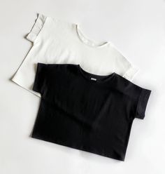 "* Minimal basic t-shirt perfect for any casual outfit. * Made of 100% lightweight linen, 100% medium weight linen, a blend of linen and rayon or 100% cotton. * Loose fit with relaxed armholes and a crew neckline, dropped shoulders and cropped length. * Lengthen or shorten up to 15cm / 6in at no extra cost, just let me know in the comments. | SIZES | Please check the measurements carefully. This shirt is a loose fit. In the pictures, I'm wearing a Small size and my measurements are: Shoulder wid Boxy Fit Top For Everyday Summer Wear, Summer Boxy Fit Top For Everyday, Oversized Basic Cropped T-shirt For Summer, Casual Boxy Cropped Shirt For Summer, Casual Cropped Linen Top, Everyday Boxy Fit Short Sleeve Crop Top, Oversized Short Sleeve Cropped Shirt For Summer, Everyday Boxy Fit Crop Top With Short Sleeves, Boxy Fit Crop Top For Everyday Wear