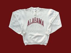 1990's vintage Alabama football sweatshirt. Based on our hand measurements, the recommended modern unisex size for this garment is LARGE. HOWEVER, you should review the garment's actual measurements provided in the photos prior to purchasing. To ensure correct fit, we recommend comparing those measurements with the measurements of a similar garment in your closet. Vintage Letter Print Sweatshirt For Fan Gear, Vintage Letter Print Sweatshirt For Game Day, Retro Sweatshirt For Sports Events In Fall, Retro Sweatshirt For Fall Sports Events, 90s Style Relaxed Fit Sweatshirt For College, White Throwback Sweatshirt With Letter Print, 90s Style Sweatshirt For Fall Sports Events, Throwback College Sweatshirt With Relaxed Fit, Throwback College Sweatshirt In Relaxed Fit