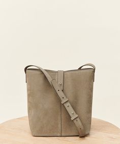 Jenni Kayne Mini Oiled Leather Bucket Bag Laurel Matching Sweat Set, Cute Sweatpants Outfit, Cocoon Cardigan, Basic Sweatshirt, Jenni Kayne, Leather Bucket Bag, Leather Bucket, Stylish Bag, Embossed Logo