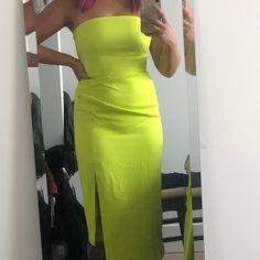 Cushnie For Target Strapless Dress In Lime Green. Sold Out Brand New With Tags. Size 4 This Is A Bold Piece That Fits Like A Dream! Summer Strapless Fitted Dinner Dress, Summer Strapless Fitted Dress For Dinner, Summer Dinner Strapless Fitted Dress, Fitted Strapless Dress For Summer Dinner, Green Fitted Strapless Midi Dress, Summer Sheath Strapless Dress For Night Out, Summer Strapless Midi Dress For Dinner, Fitted Bandeau Midi Dress For Night Out, Chic Bandeau Dress For Going Out