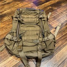 New Without Tag/ Coyote /L/Xl Weight 3.8 Lb Volume 30l Dimensions 20.5"X13"X13.5 Harnessing Style Framed Mystery Ranch, Hiking Backpack, Fun Sports, Man Shop, Backpacks