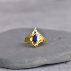 ✦ Give your wardrobe a regal upgrade with this stunning Lapis Lazuli Ring!  Handcrafted from gorgeous genuine lapis lazuli gems, the ring will have you turning heads. Nothing short of elegant, this natural piece is sure to bring out the queen in any woman, no matter the occasion. Not only is the design exquisite but it boasts high quality stones that are carefully selected and sparkly so you can strut your stuff with confidence.  With its timeless beauty and undeniable grandeur, it's a must-have Lapus Lazuli Engagement Ring, Carved Lapis Ring, Lapiz Lazuli Ring, Coil Vessel, Scarab Ring, Dragon Oc, K Ring, Lapis Jewelry, Lapis Lazuli Jewelry