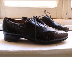 Vintage genuine Wingtips / Oxford style  black leather lace up shoes  very comfortable and soft leather This exquisite  pre-owned shoes, have been previously owned by a musician and actor in Berlin, they spread creativity from their glorious  past ! Perfect to fit that kind of men who like to wear shoes that bring their own  story with them,  and  the signs of their charming story means enriching  yours  . Leather sole partly covered with rubber in very good condition  SIZE   EU     42  SIZE   U Vintage Black Oxford Lace-up Shoes, Black Vintage Oxford Lace-up Shoes, Vintage Goodyear Welted Lace-up Shoes For Formal Occasions, Vintage Goodyear Welted Lace-up Formal Shoes, Vintage Formal Lace-up Shoes Goodyear Welted, Vintage Lace-up Shoes With Pointed Toe For Business, Vintage Black Oxfords For Office, Vintage Brogue Dress Shoes For Office, Vintage Business Lace-up Shoes With Almond Toe