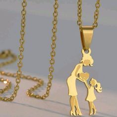 Beautiful Stainless Steel Necklace Shows Mommy & Daughter Sharing A Heart Mother Daughter Rings, Daughter Ring, Petite Necklace, Beautiful Beaded Necklaces, Gold Leaf Necklace, Minimalist Necklace Gold, Mother Necklace, Gold Link Necklace, Mommy Daughter