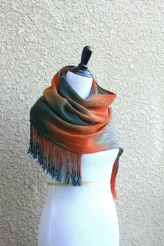 Woven Shawls, Oranges Gift, Bridesmaid Shawl, Woven Scarf, Handwoven Scarf, Diy Weaving, Woven Scarves, Knitted Shawls, Long Scarf