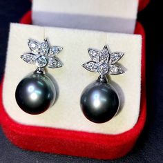 3-MONTH LAYAWAY AVAILABLE!! We are presenting you A PERFECT PAIR OF matching TAHITI SOUTH SEA PEARLS with LUSTROUS GREENISH-GREY-BLACK color. Accented with 12 pieces or superb quality, F/VS sparkling diamonds. SET IN HANDCRAFTED, 18K SOLID WHITE GOLD SCREWED BACK EARRINGS. IN CASE OF RETURN FOR US BUYERS. BUYERS MAY SEND THE ITEMS BACK TO OUR US-BASED OFFICE IN SALT LAKE CITY, UTAH ONLY ONE ITEM AVAILABLE!! NO DUPLICATES!! WHAT YOU SEE IN THE PICTURES IS WHAT YOU WILL GET SOLIDLY HANDCRAFTED EAR Tahitian Pearl Round Earrings For Wedding, Round Tahitian Pearl Earrings For Wedding, Luxury Tahitian Pearl Wedding Earrings, Silver Tahitian Pearl Earrings For Wedding, Wedding Estate, Greenish Grey, Black Peacock, Sea Wedding, Golden South Sea Pearls