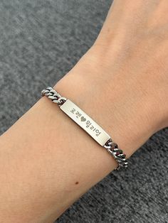 This listing is for a personalized engraved Korean name medium bar bracelet in stainless steel. Stainless steel jewelry is strong and almost never tarnish or corrode. The sample bracelet is engraved with the names Lauren and William in Korean in the font #5 and a heart between the names on the front. Alexis is engraved in Korean in the font #2 and the date is engraved in the font #9 on the back of the bar. Please check the font options in the pictures. The bar is approx. 25 mm wide and 6 mm high Engraved Rectangular Stainless Steel Bracelets, Personalized Silver Metal Name Bracelet, Rectangular Engraved Stainless Steel Bracelets, Rectangular Stainless Steel Engraved Bracelets, Minimalist Personalized Stainless Steel Name Bracelet, Minimalist Stainless Steel Name Bracelet, Stainless Steel Nameplate Bracelet, Rectangular Engraved Bracelets For Everyday, Rectangular Metal Bracelets Engraved