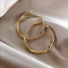 Brand New Women's Gold Hoop Earrings 18k Gold Plated Sterling Silver 1.8" Size Comfortable & Lightweight Retail Price $300 Buy With Confidence From A Top Rated Seller W/ A 99%+ Feedback Rating. A0049 (Id-628-) Gold Hoop Jewelry With Matching Earrings, Gold Hoop Earrings Tarnish Resistant, Elegant Gold Plated Round Hoop Earrings, Elegant Gold-plated Round Hoop Earrings, Elegant Gold-tone Tarnish Resistant Hoop Earrings, Tarnish Resistant Yellow Gold Hoop Earrings, Gold Tarnish-resistant Hoop Earrings, Gold Plated Yellow Gold Hoop Earrings, Gold-tone Hoop Earrings For Anniversary