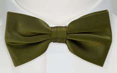 Pre tied bow tie - Woven Jacquard silk in solid dark olive green Dapper Green Suit And Tie Accessories For Black Tie, Classic Green Tie With Satin Bow, Classic Green Suit And Tie Accessories With Satin Bow, Classic Green Bow Tie With Satin Bow, Classic Green Bow Tie For Formal Occasions, Green Standard Tie For Party, Classic Green Bow Tie For Business, Elegant Green Tie With Bow Detail, Green Standard Tie For Parties