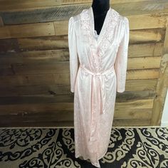 This is a vintage pink nylon LORRAINE gown and matching housecoat. Size X-SMALL. Pretty floral motif. Lace trim on gown and housecoat both. Good shape. House Coat, Small Lady, Ladies Gown, Rose Vintage, Women's Nightgowns, Nightgowns, Lorraine, Floral Motif, Vintage Pink