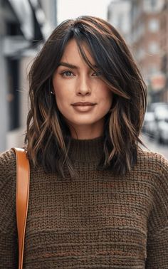 Discover 19 gorgeous shoulder length fall hair 2024 ideas featuring trendy color blonde red and brunette shades. Get inspired by the latest styles and cuts perfect for the season New Hairstyle, Hair Colours, Shoulder Length Hair, Brunette Hair, Short Hair Cuts For Women, Short Hairstyles For Women