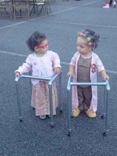 The oldest little kids in the world: | 33 Pictures That Will Make You Proud To Be A Human Being Again Walmart Lustig, Walmart Funny, Memes Humor, 인물 사진, Bobby Brown, Kids Costumes, Funny Kids, Funny Jokes