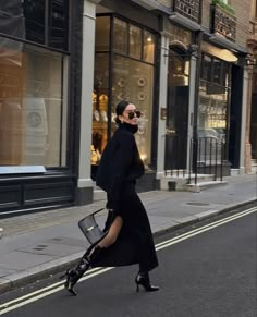 Winter Trip Outfits, Millennial Woman, Heels Boots Outfit, Autumn Ootd, Black Skirt Outfits, Black Boots Outfit, Style Désinvolte Chic, Turtleneck Outfit, 28th Birthday