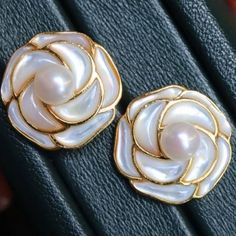 --- SPECIFICS --- 💚Materials: 100% Natural Pearl, Natural Mother of Pearl With 24k gold plated s925 Sterling silver 💚-The Pearl and Mother of Pearl are 100% natural UNTREATED , UNDYED- 💚Metal: Real 24k Gold plated s925 Sterling Silver 💚Size: 18*18mm 💚Closure: the closure is made of 925 Sterling Silver.  💚Handmade Artwork, original design and copyright protected💚 💚💚Shipping We ship it in 5-7 days after the payment is made and you may choose your personalized shipping services. We shippin Formal White Gold Mother Of Pearl Earrings, Elegant Mother Of Pearl Flower Shaped Jewelry, Luxury White Flower Earrings, Luxury White Diamond Flower Earrings, Elegant Mother Of Pearl Flower-shaped Earrings, Elegant Flower-shaped Mother Of Pearl Jewelry, Elegant Flower Shaped Mother Of Pearl Jewelry, Luxury Mother Of Pearl Earrings For Wedding, Elegant Mother Of Pearl Flower Jewelry