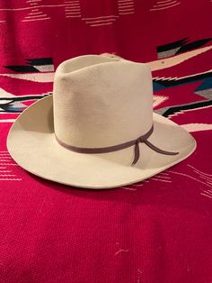 Vintage 6X Beaver Felt Cowboy Hat - Biltmore of Canada. In great condition. Size 7. Vintage Fitted Hats For Outdoor, Vintage Fitted Outdoor Hat, Classic Flat Bill Top Hat For Western-themed Events, Classic Flat Bill Hats For Country Events, Vintage Flat Bill Hat For Country Events, Vintage Winter Hats For Ranch, Vintage Winter Ranch Hat, Adjustable American Hat With Curved Brim, American Style Adjustable Hat With Curved Brim